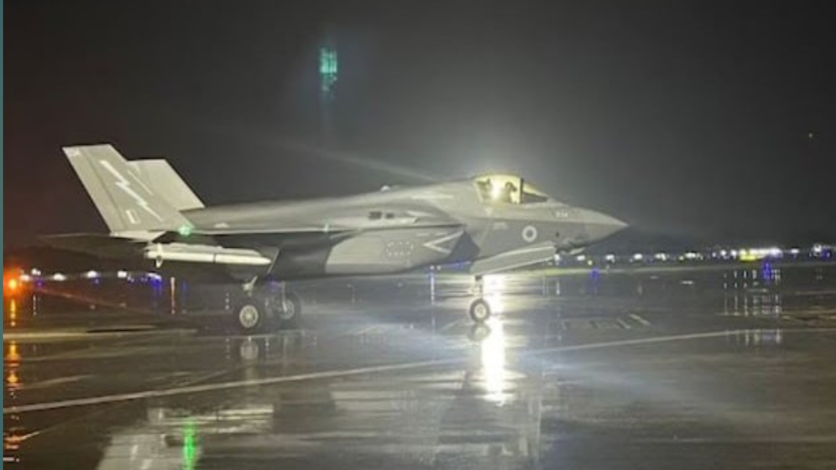 ब्रिटेन का F-35 फाइटर जेट 10 दिनों से केरल एयरपोर्ट पर फंसा, 2 करोड़ का पार्किंग बिल तय