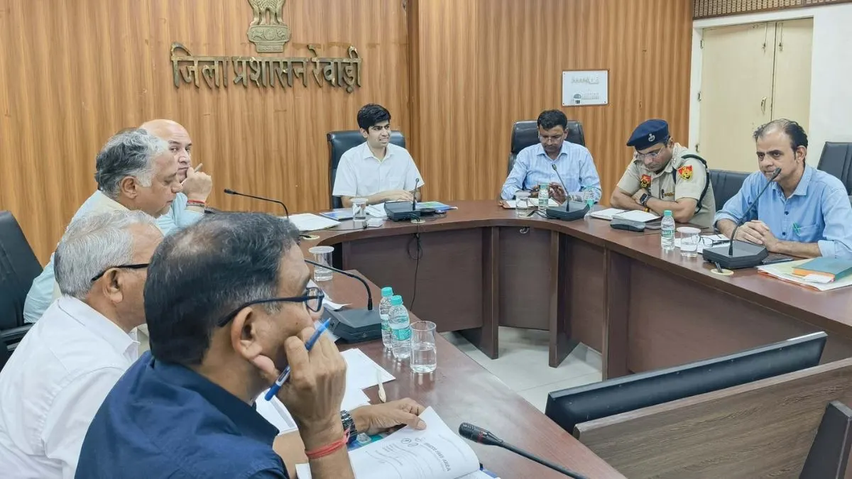 Strictness on tobacco in public places in Rewari, DC ordered challan